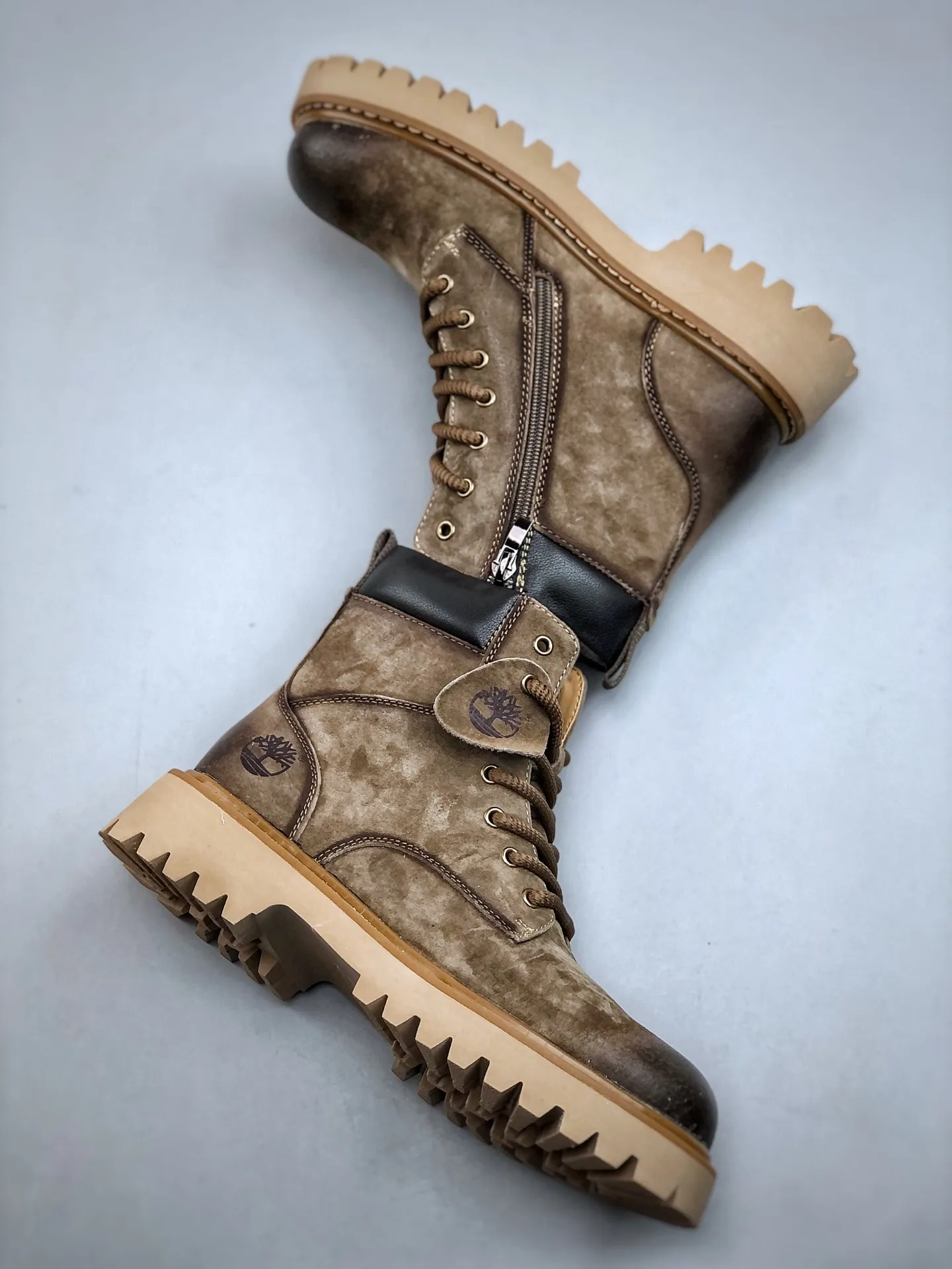 Welfare special price💰480 Timberland Timberland/Timberland new autumn and winter products (plush lining🔥warm and heat-locking) autumn and winter must-have outdoor casual rhubarb boots series #Guangdong Dachang quality original box original packaging fashion trend matching the fabric is made of Italian 🇮🇹 top frosted fine-grained cowhide with anti-odor and anti-corrosion genuine leather latex insoles. The outsole and hardware are all made from raw materials of the original factory. They are the same as the original Goodyear never-opening process. Good products do not kill pigs. The quality of the first order is strictly controlled. Exclusively released on the entire network. There is no doubt about the quality. The whole set of official website unified packaging gives you a perfect wearing experience. The quality is exquisite and durable. A must-have for sportsmen. Specially designed to prevent handsomeness. High-quality and first-class foot feel. Specially used for outdoor cold protection this winter. Daily casual matching. Size: 38 39 40 41 42 43 44 (leather shoe size)